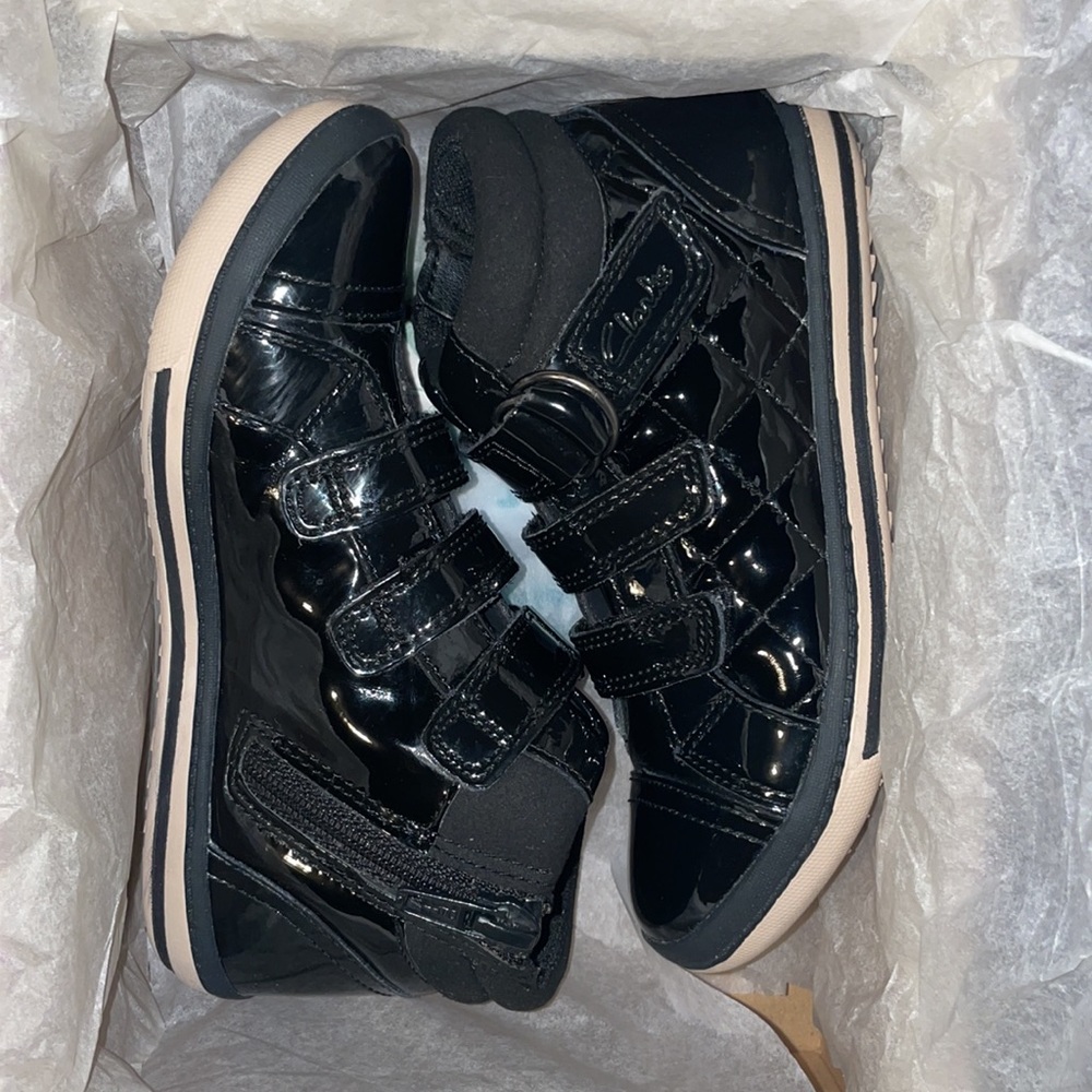 Clarks Epsieprize Inf Black Patent Leather Boots EUC